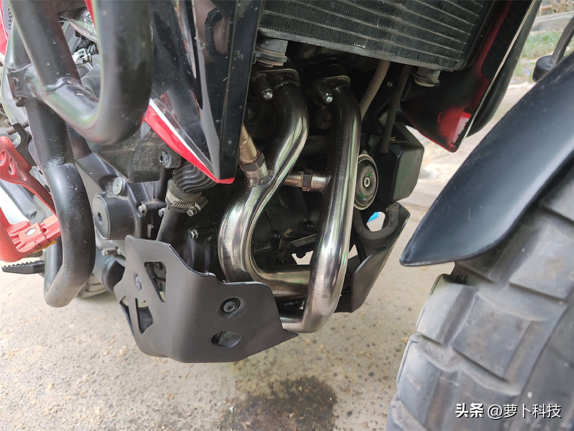 1000元摩托车排气,摩托车排气管镀铬和不锈钢哪个好