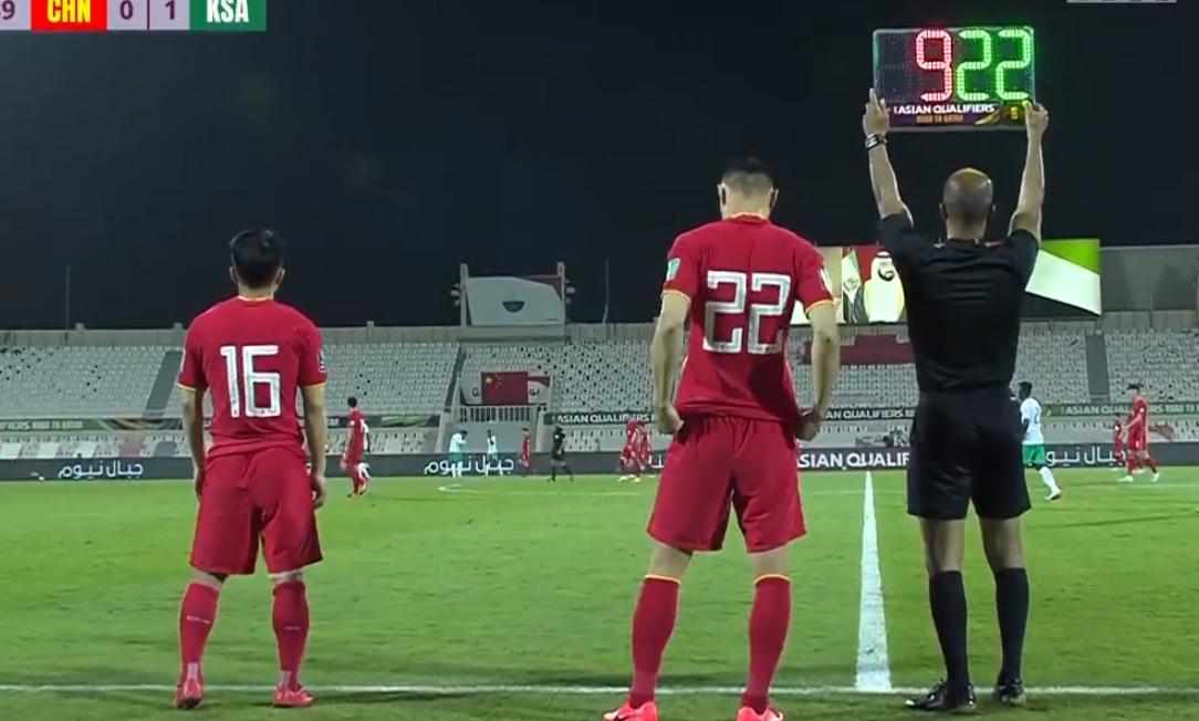 中国男足主帅李霄鹏最新消息,国足首发大调整李霄鹏将重用三人