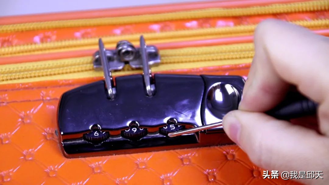 supreme行李箱密码忘记怎么打开,eminent行李箱忘记密码怎么办