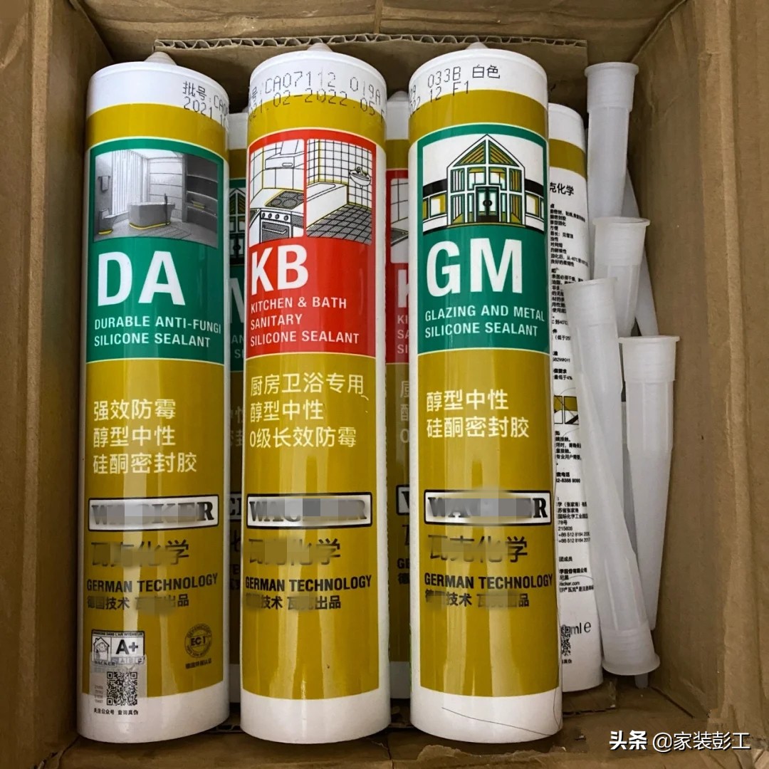 乳胶漆墙面用什么胶粘发泡板牢固,发泡胶填补墙洞做乳胶漆会开裂吗