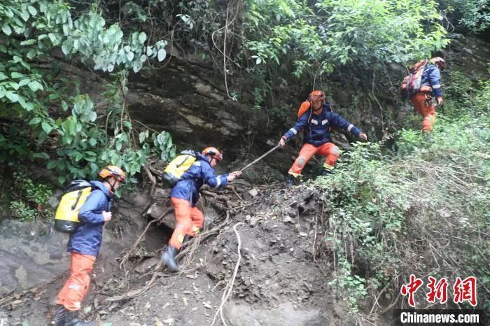 13人进苍山失联曾故意绕过检查点,13人私自进入云南苍山失联后续