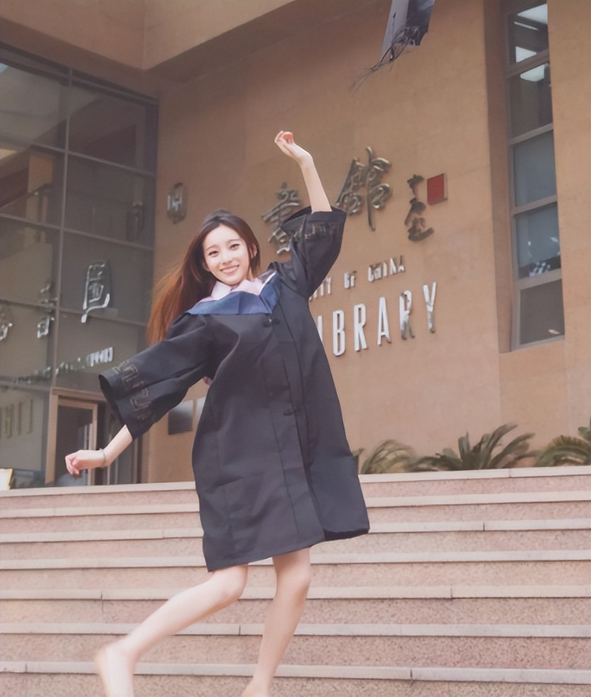 春晚新主持人马凡舒视频,春晚主持人马凡舒妆容解析