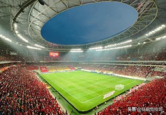 中超开幕式开幕,中超开幕式武汉卓尔入场