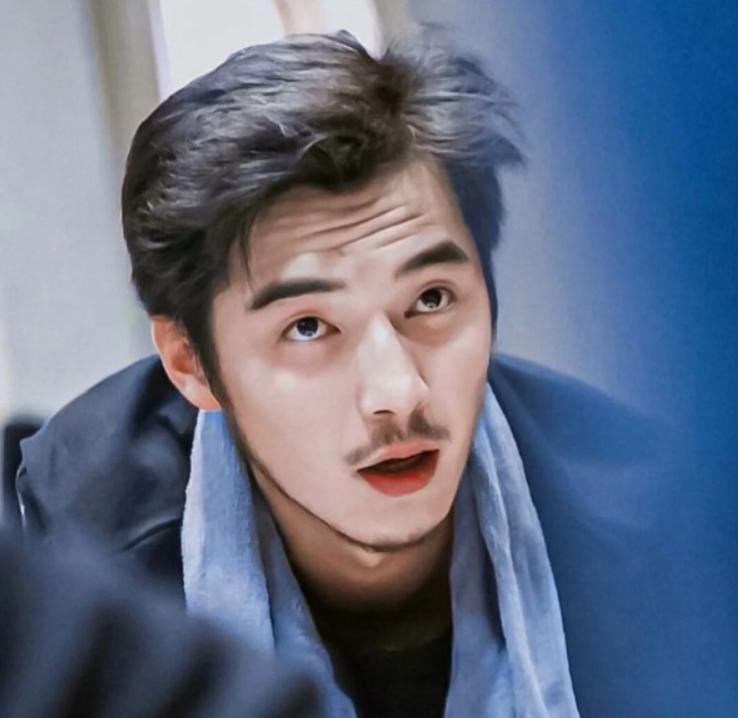 爱情公寓陈赫被胡一菲误会,爱情公寓陈赫向张伟借钱第几集