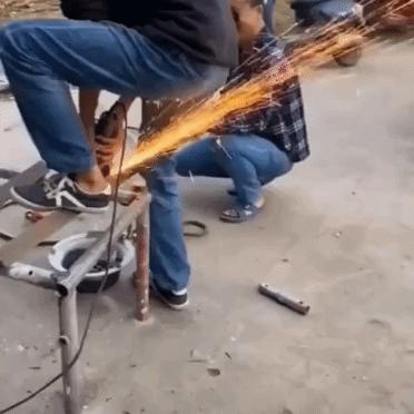 “24岁的女友发育成这样算正常吗？”哈哈哈朋友都说她是我兄弟！