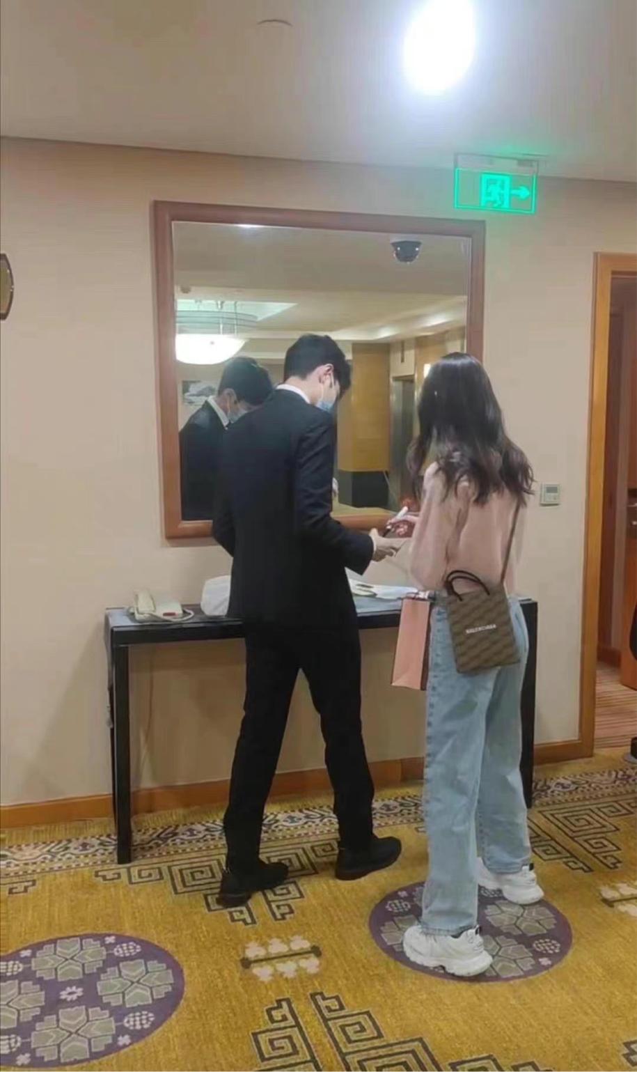 赖冠霖三格高清图片壁纸,赖冠霖高清三格壁纸