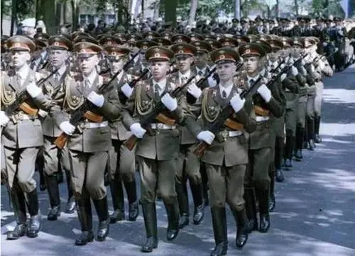 东德合并后的军队,东德的军队是怎么组成的