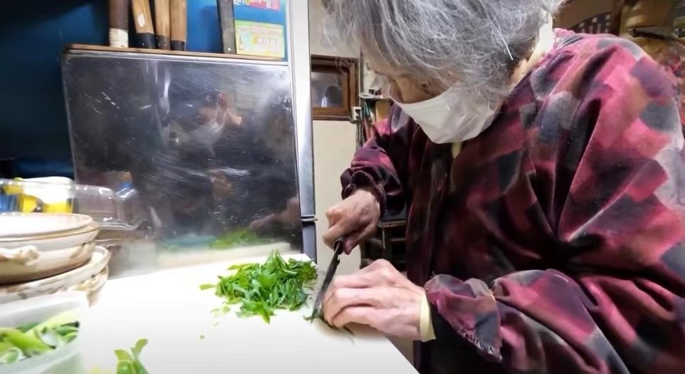 日本色情业，挤满了70岁老人