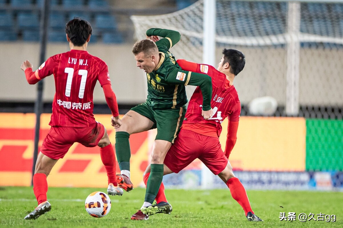 露宿街头只为不打扰民众,露宿街头