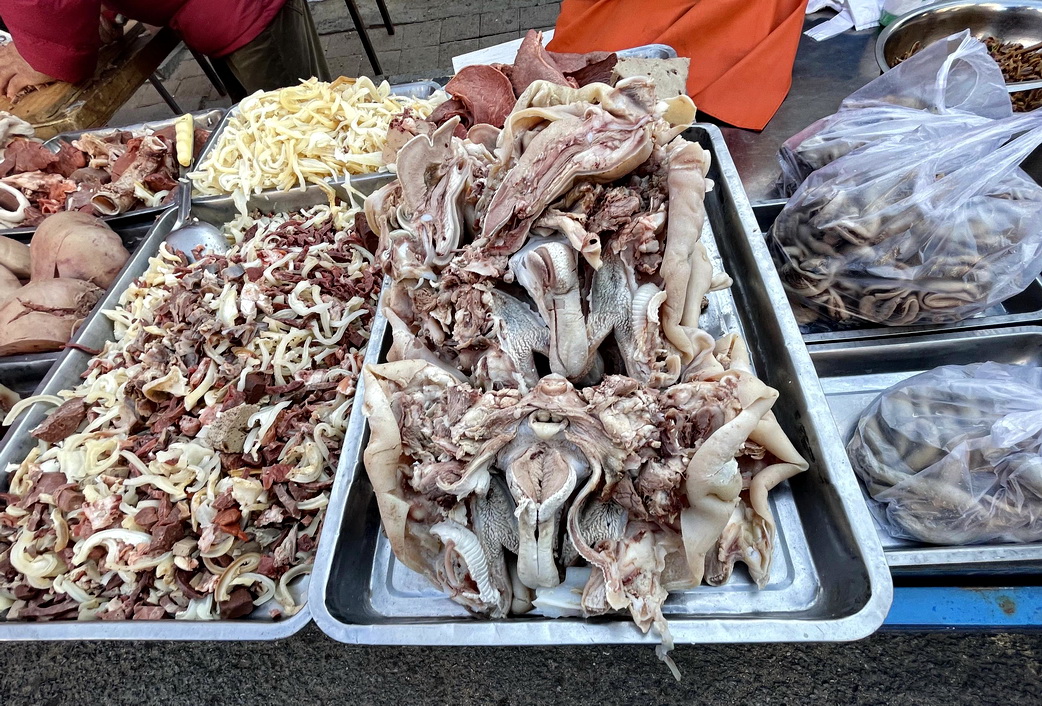 带大家看看东北早市物价多便宜,看东北早市物价冬天囤菜