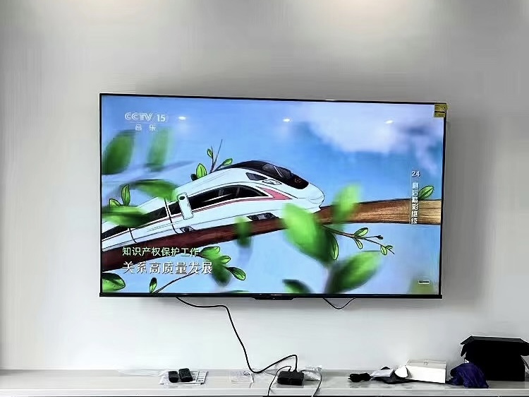 小米与海信65寸电视最低价该选谁,海信电视65寸买哪个更好