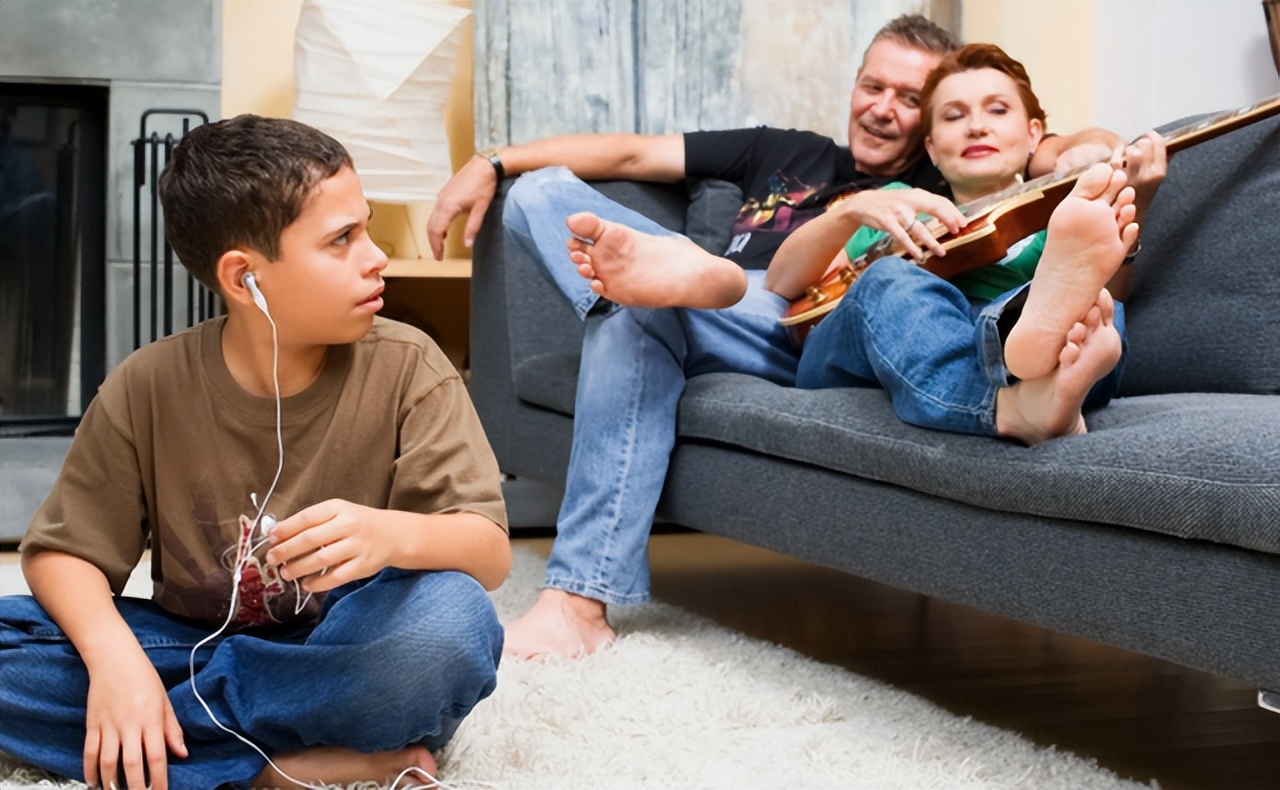 孩子失控不听管教怎么办,孩子无缘无故就闹个不停怎么办