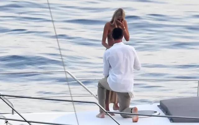 鐨囬┈鐞冩槦缁撳,鐨囬┈鍙屽枩涓撮棬