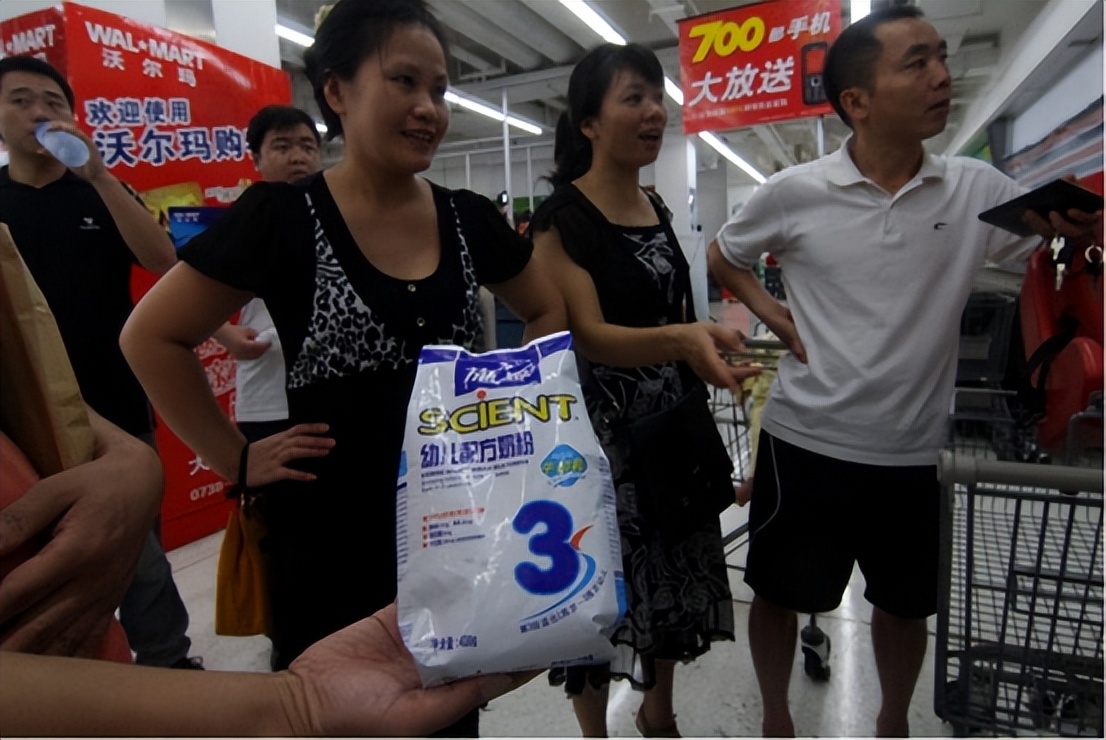 郭利案回顾：女儿因毒奶粉肾脏受损，维权变敲诈，9年后终于平反