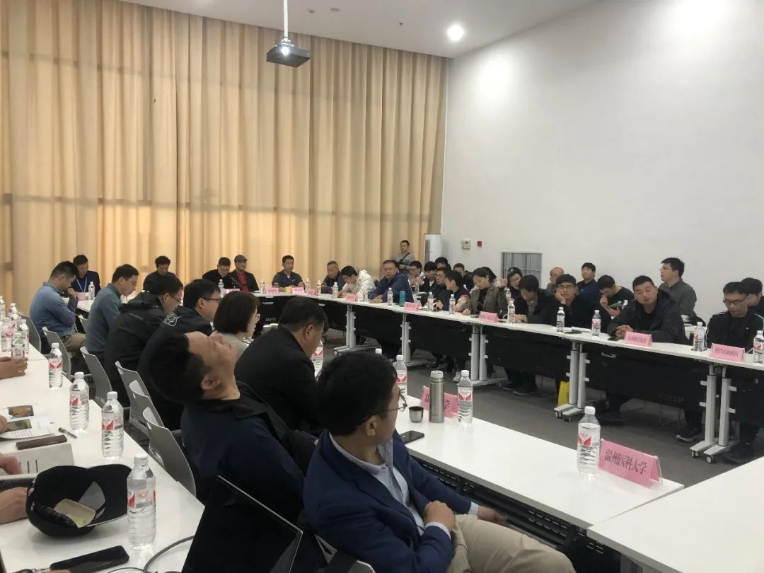 扛旗争先方面存在的差距,扛旗夺杯追赶超越