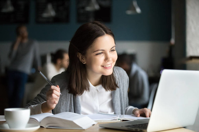 网络作家容易当吗,普通的网络作家真的没有出路吗