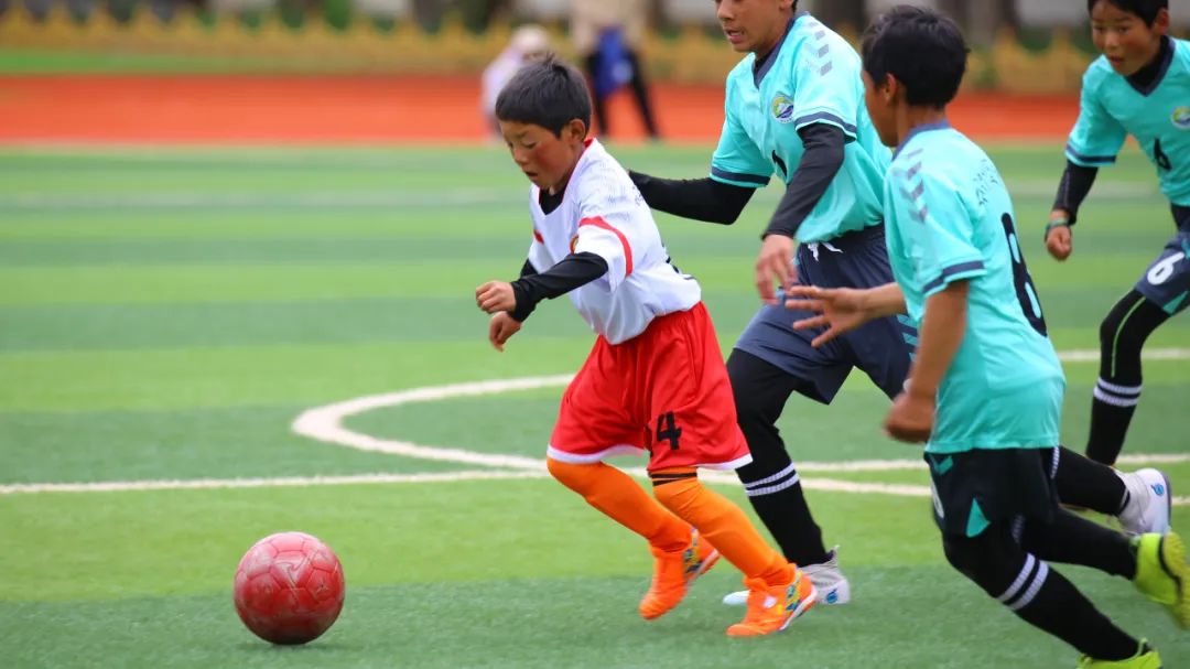 青少年足球联赛视频剪辑,少年足球赛完整视频