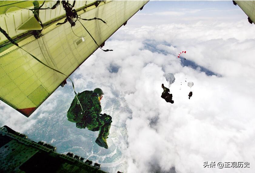 汶川地震解放军来了的动人场面,汶川地震解放军进入灾区时间