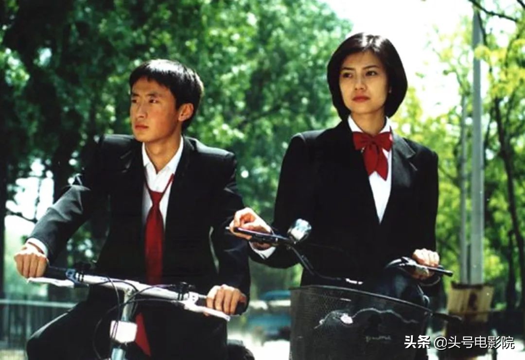 《魔幻手机》男主39岁当出租车司机？马路边吃盒饭，曾演葛优儿子