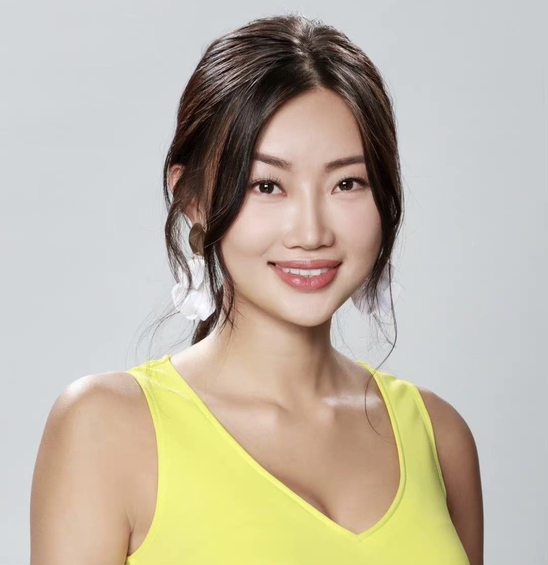 突发！大热港姐割完巨型肿瘤后肚子上留下一道长疤，不介意穿泳装