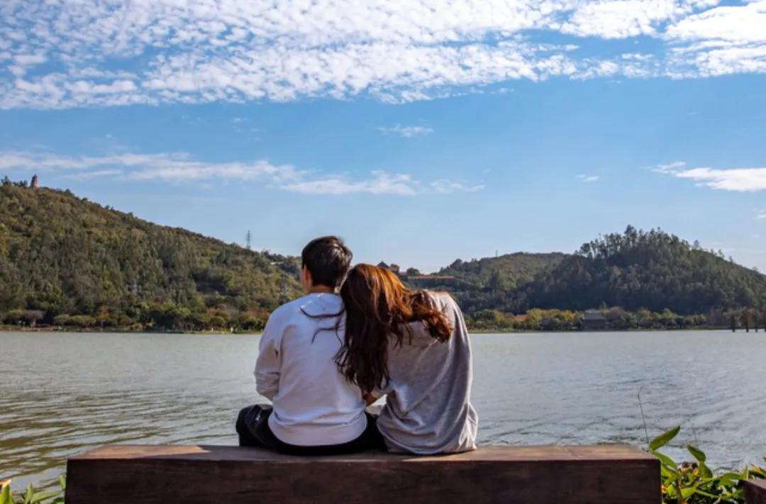 老婆很固执很难沟通,女朋友很倔无法沟通怎么办