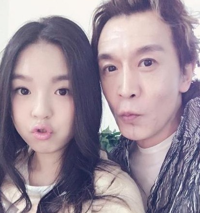 哈文悼念李咏完整版,李咏离开已经两年哈文过得还好吗