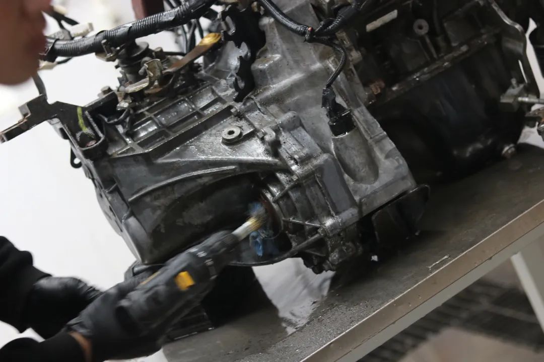 2010款比亚迪f0翻新案例,比亚迪f0全车翻新喷漆多少钱