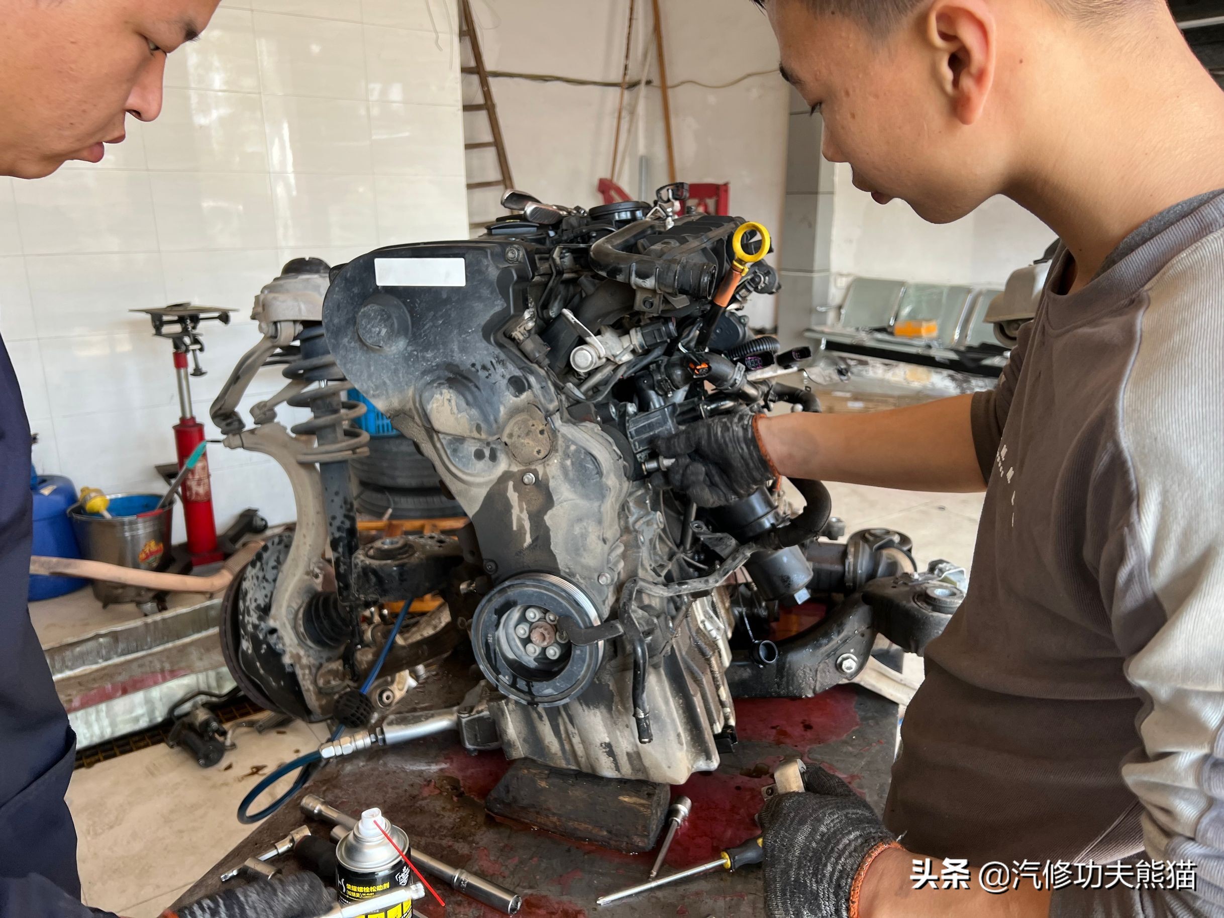 奥迪大众保时捷烧机油专修,2.0t奥迪a6烧机油吗