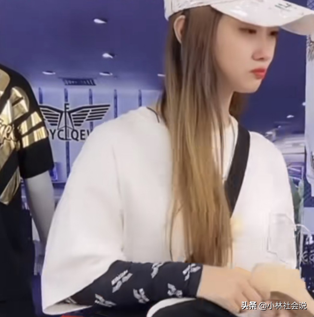 直播中键盘侠口出恶言,键盘侠嘲讽主播