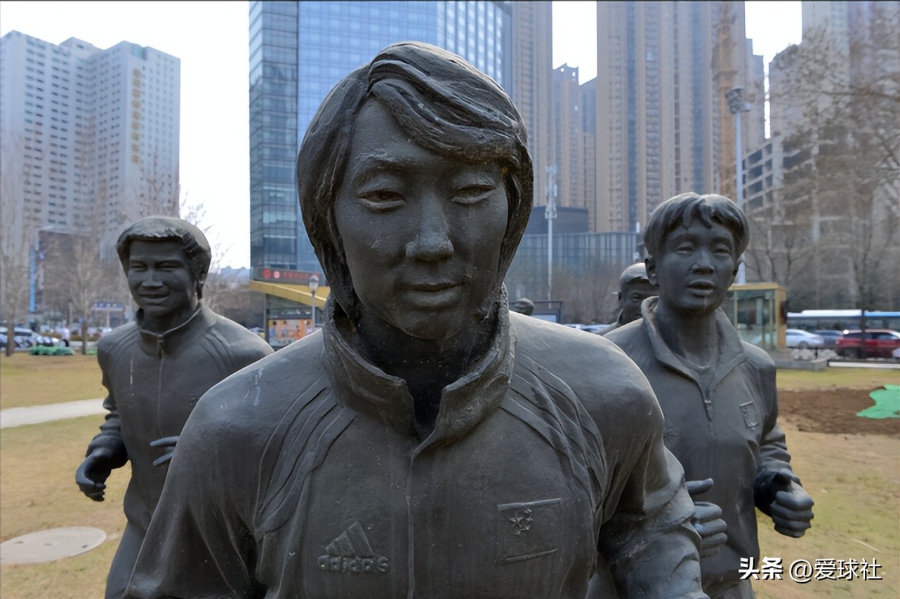 男足吃海参，代言费装进李铁腰包，看李铁如何做最强生意人