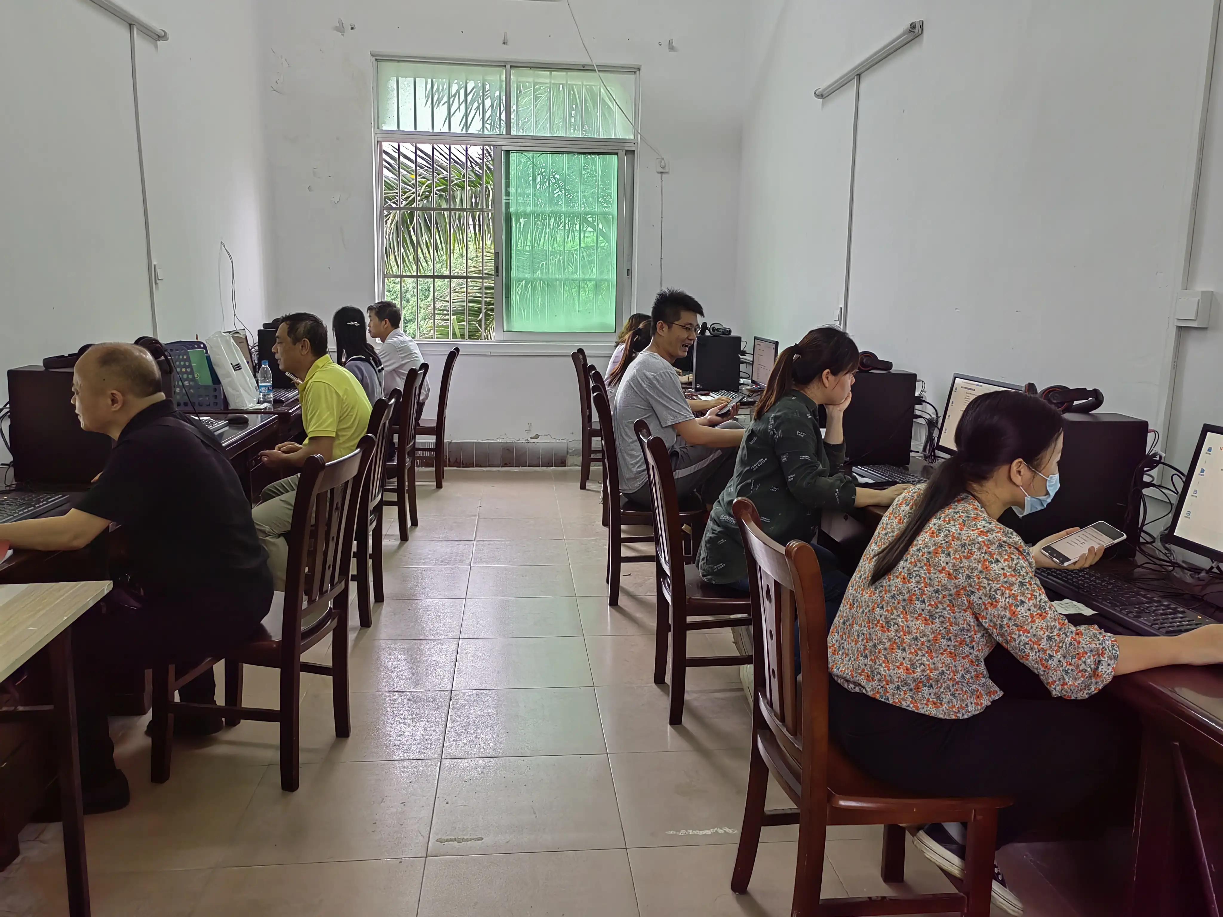 凤凰花开树树红，民小迎检步步实--记民族小学“国测”准备工作