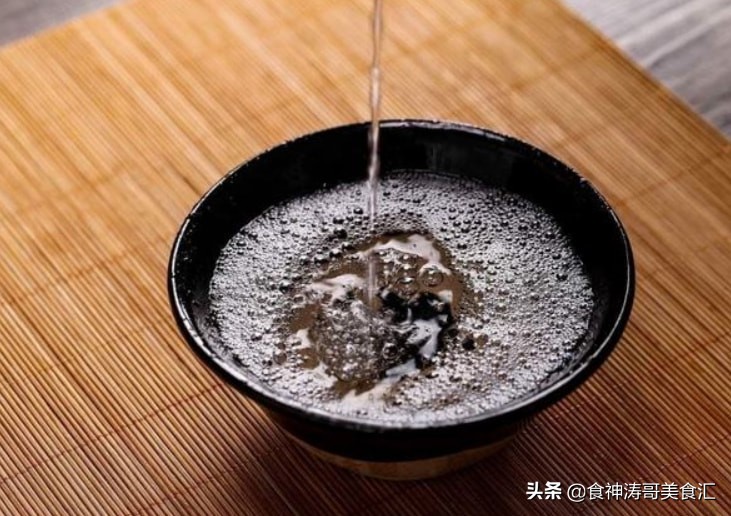 泸州老窖二曲2012年光瓶52度酒,2014年100ml52度五粮液光瓶酒