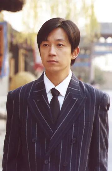 年轻时帅炸天的8位男星，中年后，有人胖快200斤，有人秃成地中海