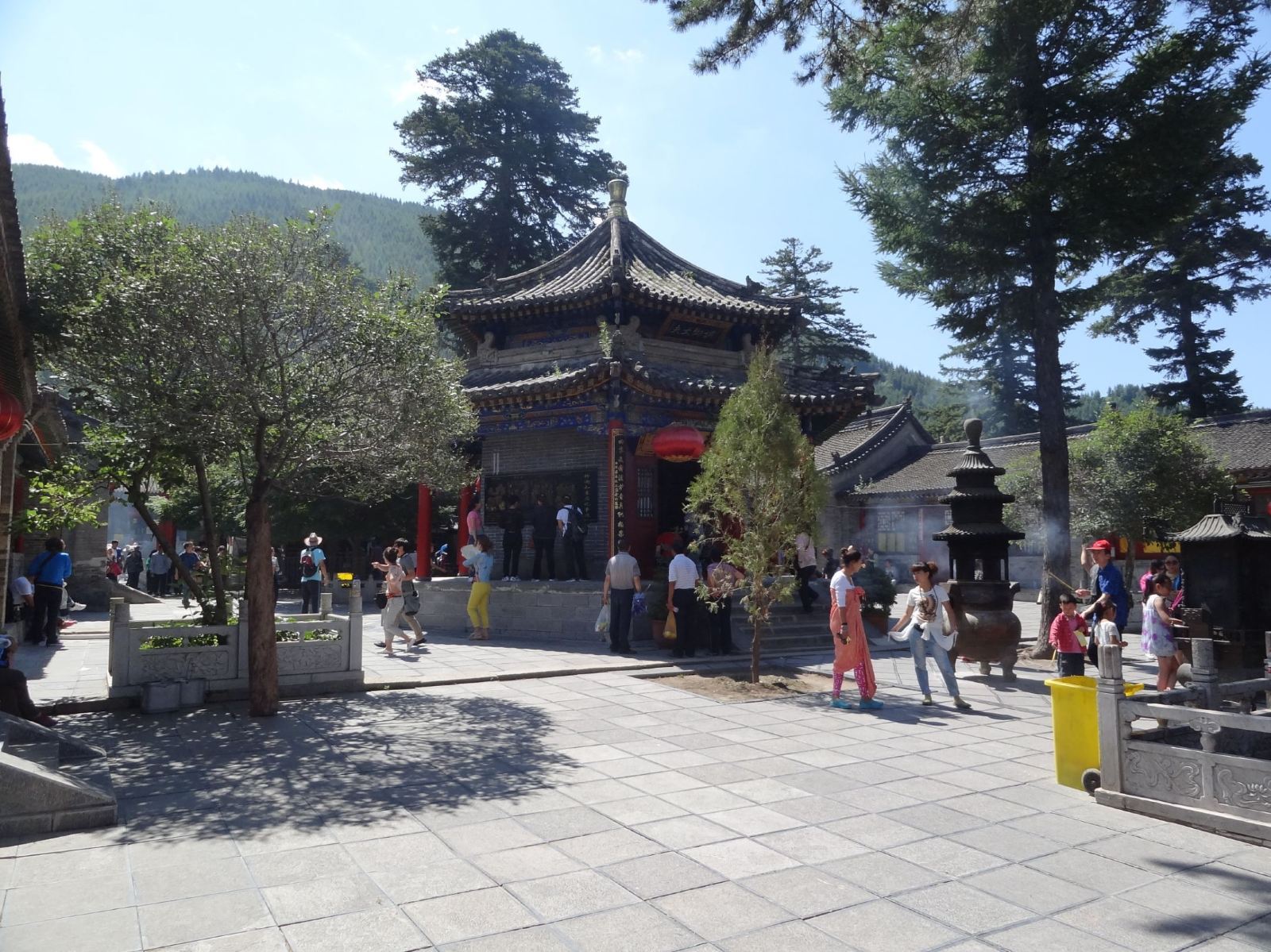 五台山一日游黛螺顶和五爷庙,来到五台山景区佛华山庄五爷庙