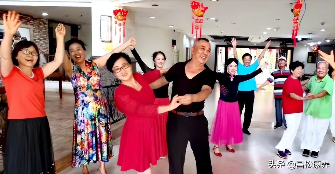 老人摔伤还能痊愈吗,把老人摔伤骨折了怎么办