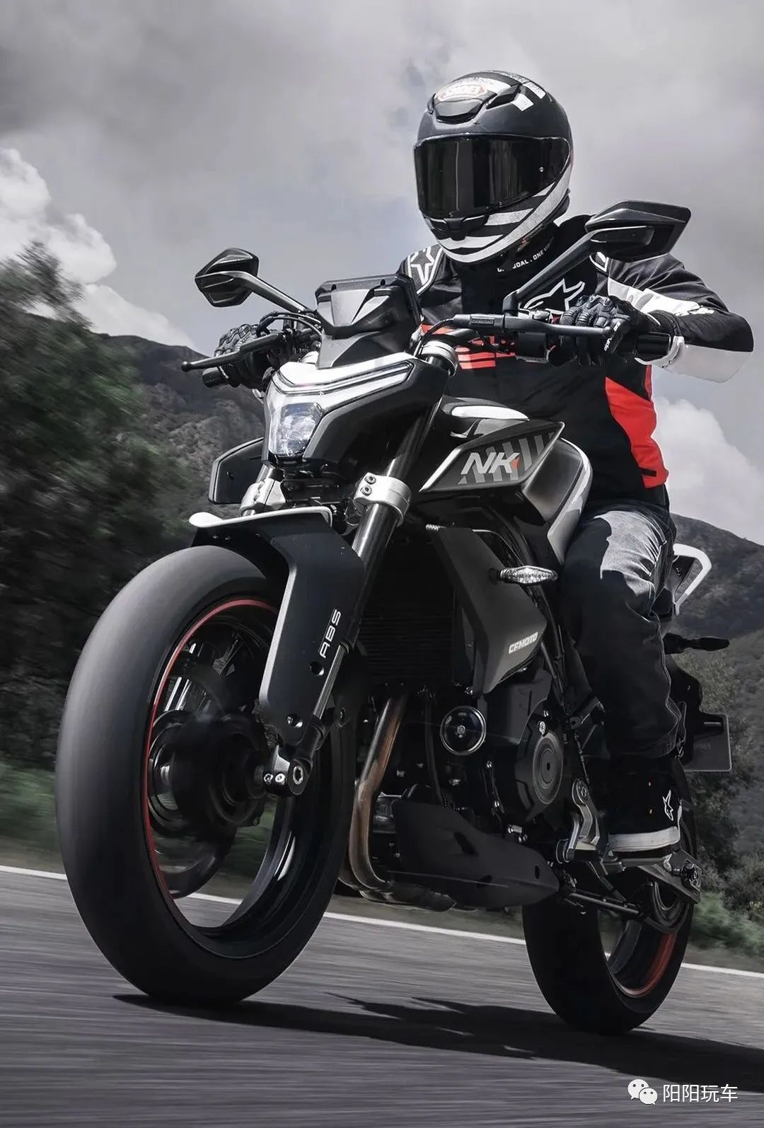 春风nk450街车坐高,国产三万五以内的四缸摩托车