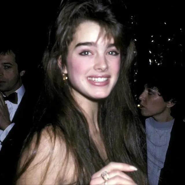 波姬·小丝：我10岁全裸出镜，20岁仍是完璧之身，往事已不堪回首