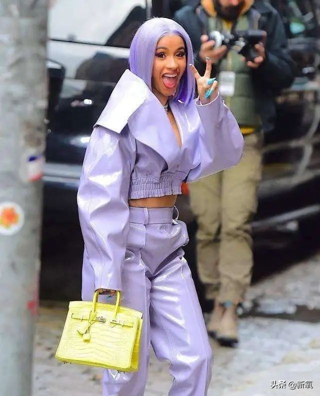 好拽！从贫民窟到顶奢代言人，骂卡戴珊是学人精…