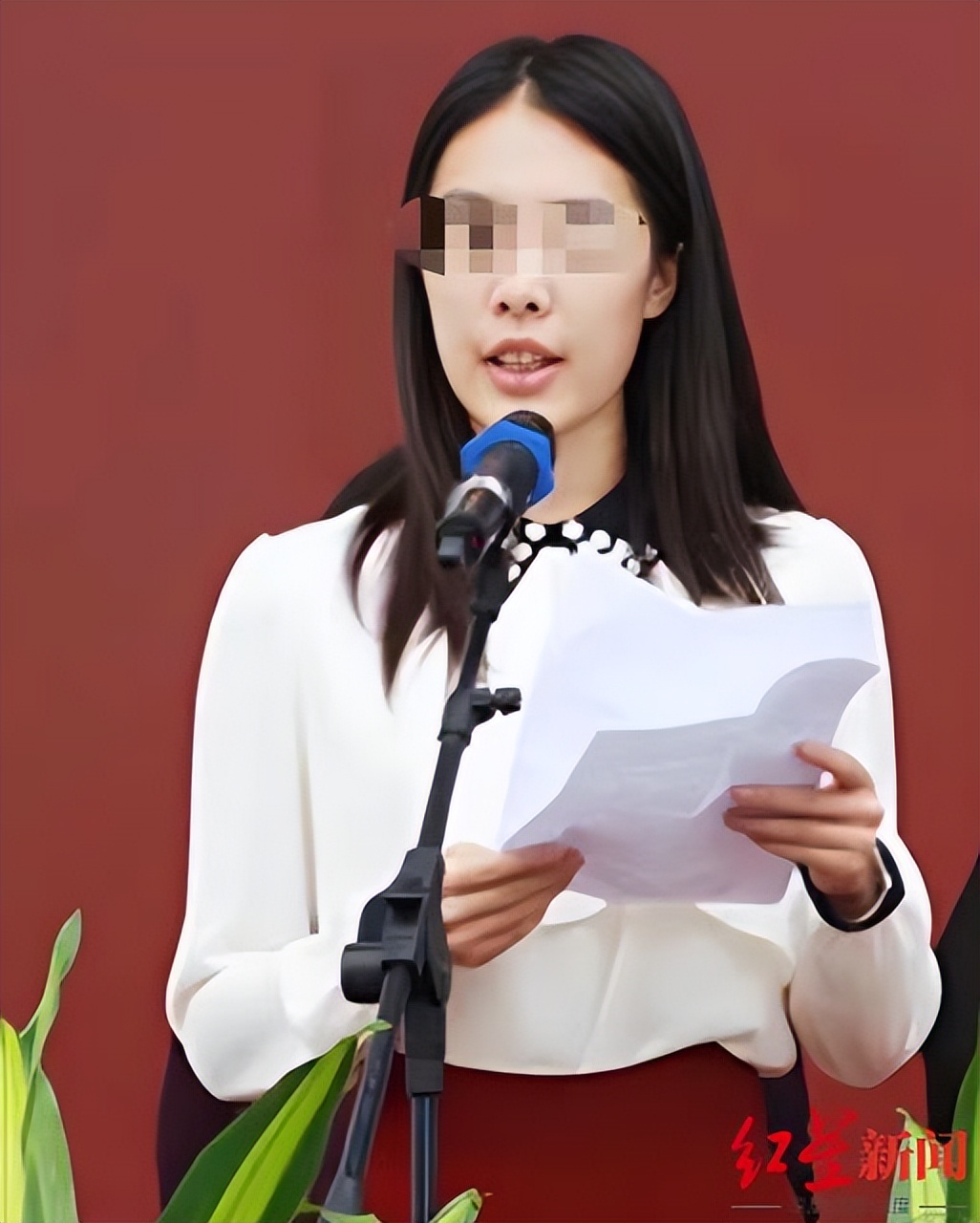 牵手门女子被曝曾做微商,曝牵手门女子曾做微商