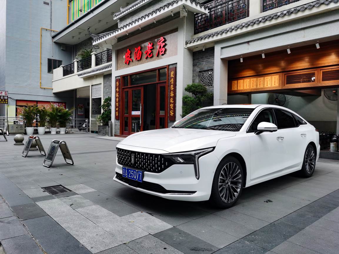 14奔腾b70试驾完整视频,奔腾b7015周年纪念版