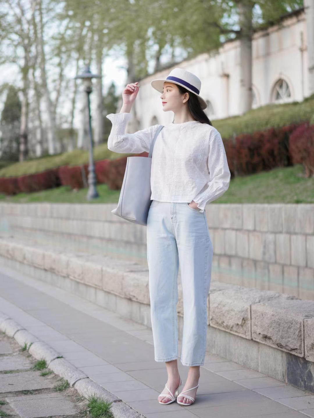 牛仔裤除了搭小白鞋还能搭什么鞋 (白色牛仔裤搭什么鞋子)