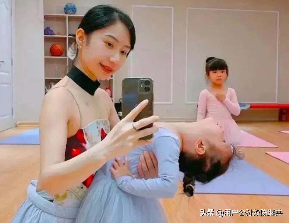 美女师资以舞塑神，漳州港爱尚文化“梦想芭蕾”年终培训精彩纷呈