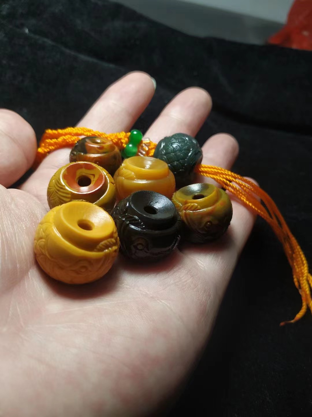 缅甸黄龙玉特征图片,缅甸的黄龙玉是真的玉吗