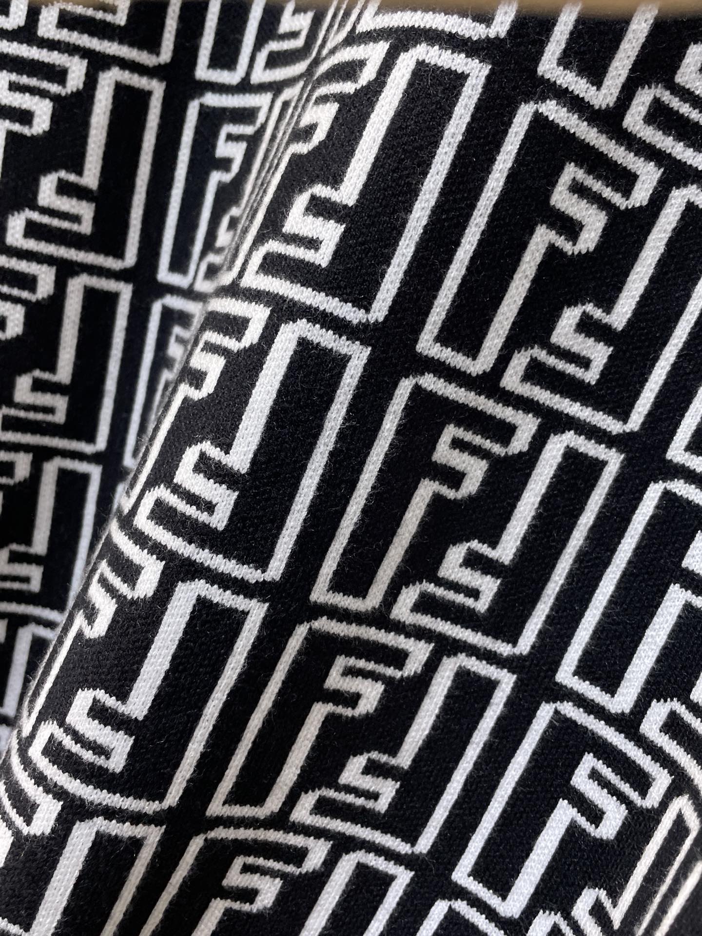 fendi芬迪全皮限量款大象灰花,芬迪fendi毛衣