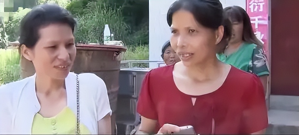 刘强东师妹伍继红为什么成低保户,刘强东和章泽天是原配吗