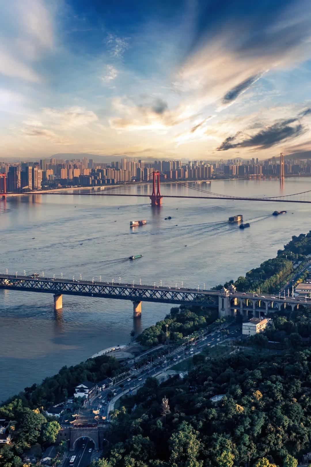 九州通衢冲上云霄去星辰大海