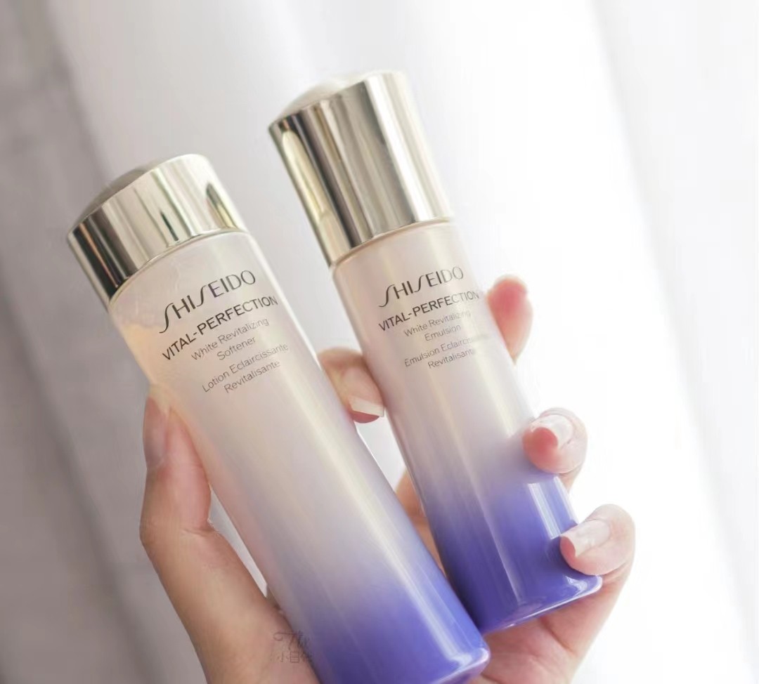 倩碧美白水乳和olay的水乳哪个好,倩碧美白水乳适合什么肤质