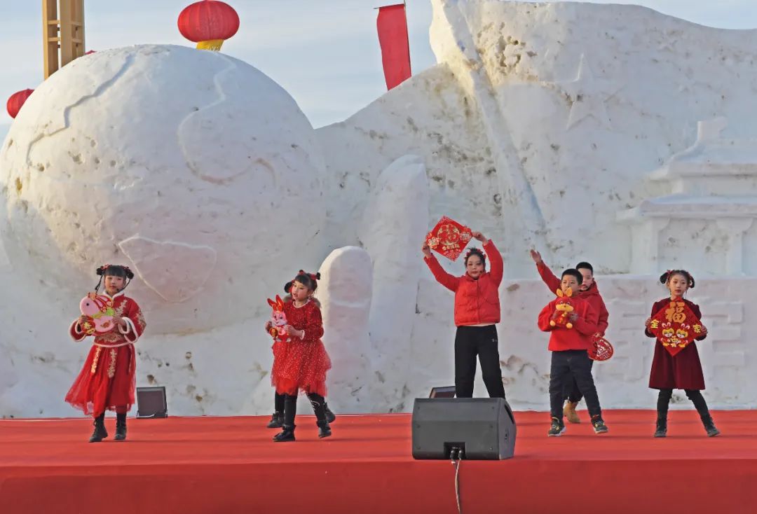 乌梁素海冰雪嘉年华,舞狮舞龙表演比赛