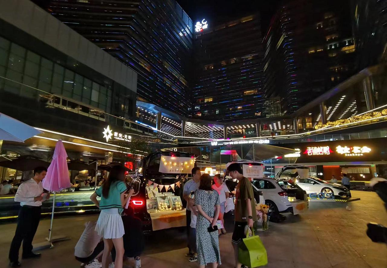 夏日星潮摊玩计划完美收官，邂逅一场高质量的“箱”遇