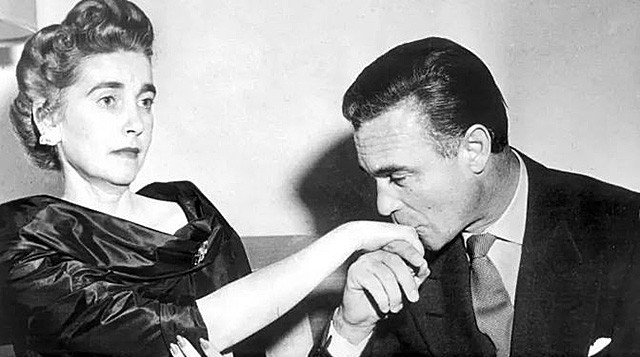 宋美龄麻花手镯值多少钱,宋美龄翡翠手镯价值两亿